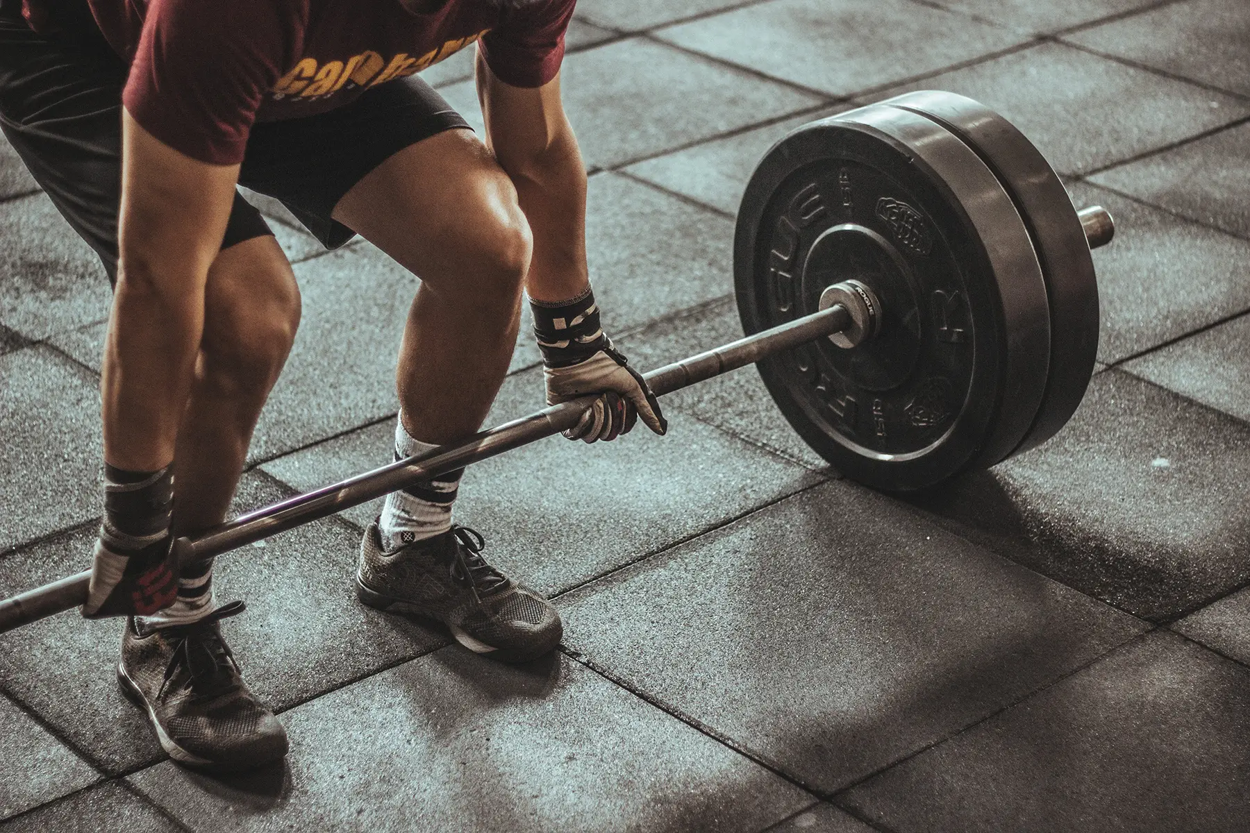 A man at the gym doing deadlifts